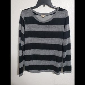 Black and grey long sleeve light weight sweater